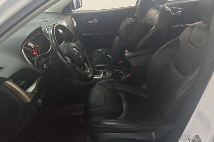Used Jeep Cherokee 2017 2.4L Leading Smart Edition Left Front Seat