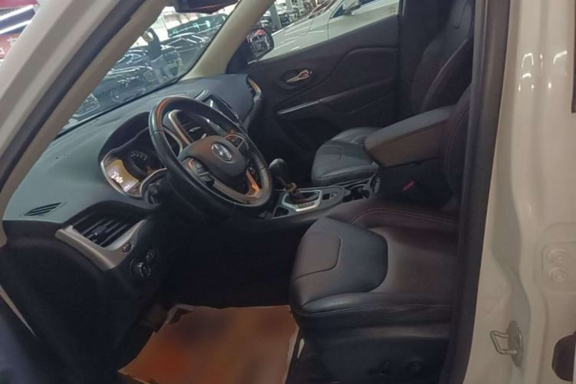 Used Jeep Cherokee 2017 2.0L Superior Edition Left Front Seat