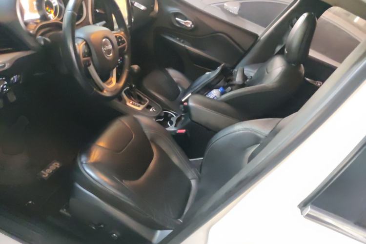 Used Jeep Cherokee 2017 2.4L Leading Smart Edition Left Front Seat