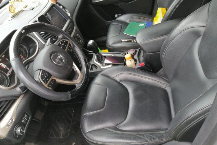 Used Jeep Cherokee 2017 2.0L Superior Edition Left Front Seat
