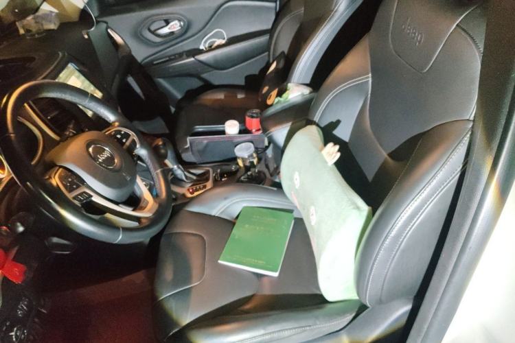 Used Jeep Cherokee 2017 2.0L Superior Edition Left Front Seat