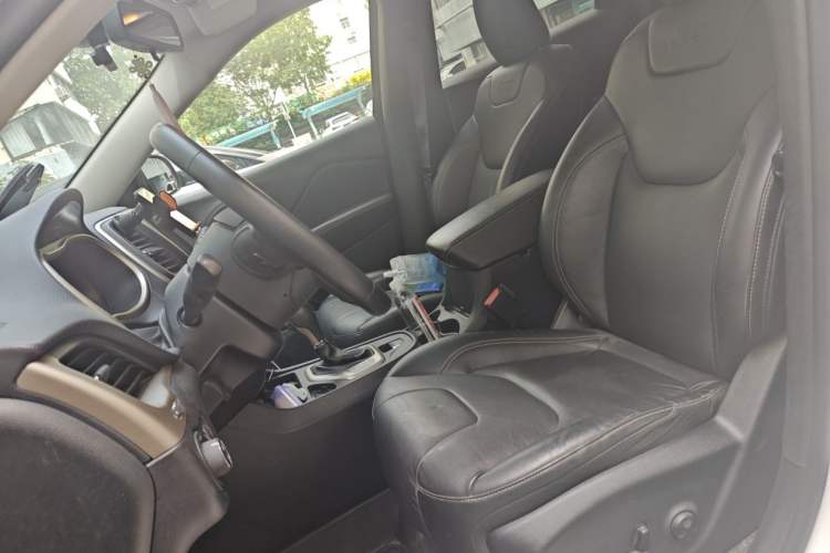 Used Jeep Cherokee 2017 2.0L Superior Edition Left Front Seat