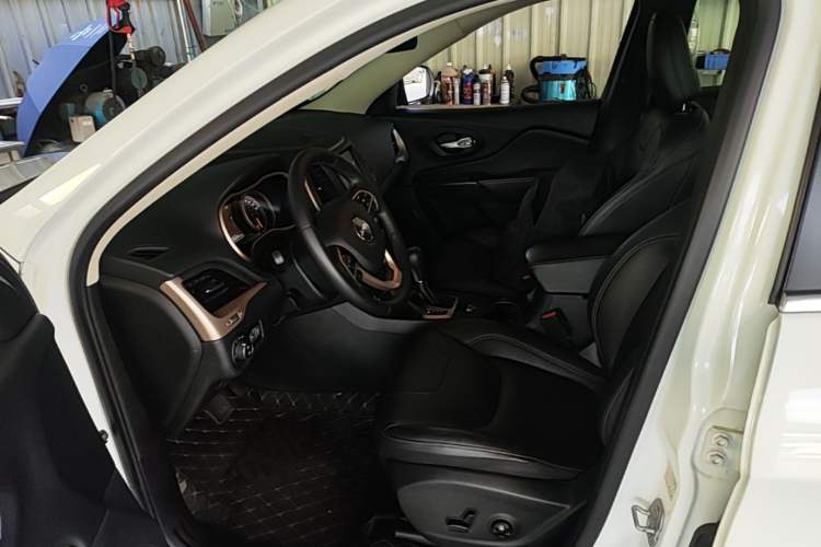 Used Jeep Cherokee 2017 2.4L Leading Smart Edition Left Front Seat