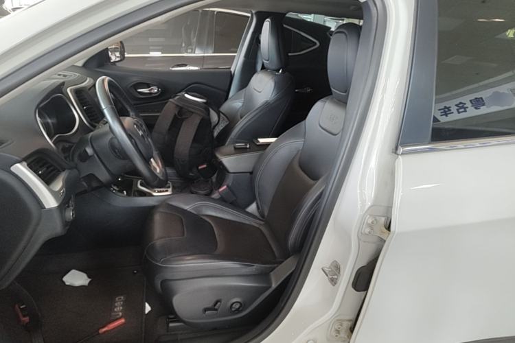 Used Jeep Cherokee 2017 2.4L Leading Smart Edition Left Front Seat