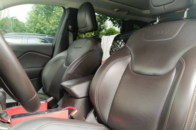 Used Jeep Cherokee 2017 2.4L Superior Edition Left Front Seat