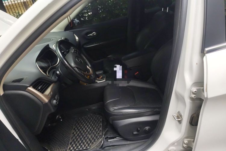 Used Jeep Cherokee 2017 2.0L Superior Edition Left Front Seat