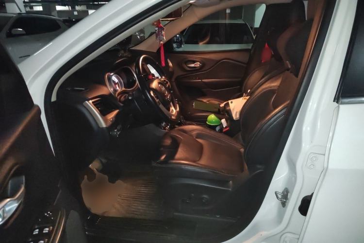 Used Jeep Cherokee 2017 2.0L Superior Edition Left Front Seat