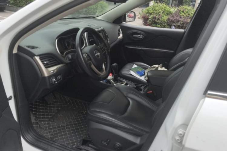 Used Jeep Cherokee 2017 2.4L Leading Edition Left Front Seat
