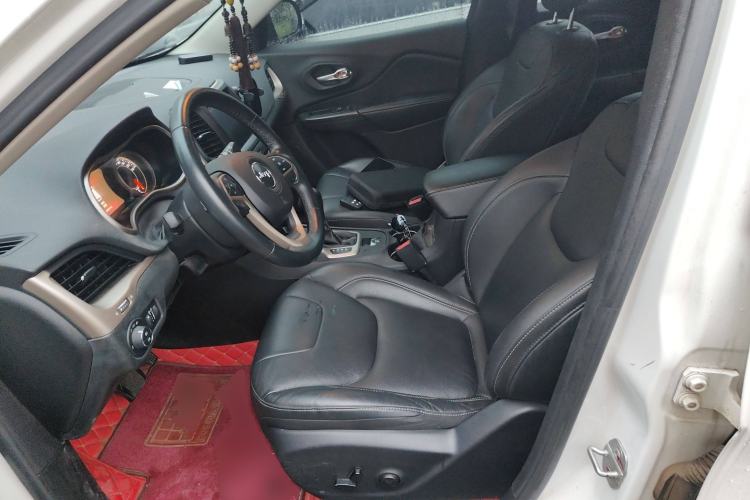 Used Jeep Cherokee 2017 2.0L Superior Edition Left Front Seat