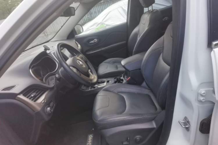 Used Jeep Cherokee 2017 2.0L Superior Edition Left Front Seat