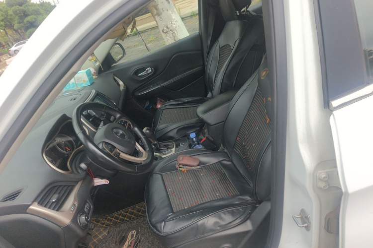 Used Jeep Cherokee 2017 2.0L Superior Edition Left Front Seat