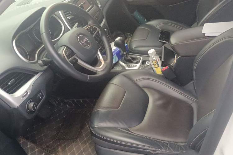 Used Jeep Cherokee 2017 2.4L Professional Edition Left Front Seat
