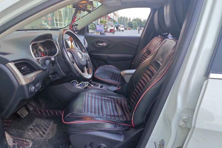 Used Jeep Cherokee 2017 2.4L Leading Edition Left Front Seat