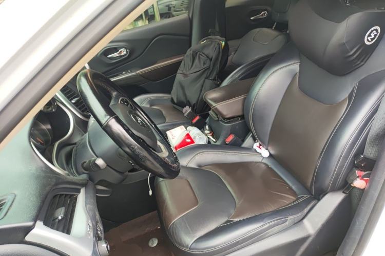 Used Jeep Cherokee 2017 2.0L Superior Edition Left Front Seat