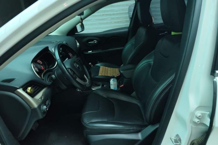 Used Jeep Cherokee 2017 2.4L Leading Smart Edition Left Front Seat