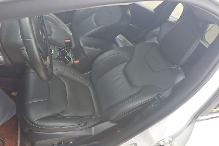 Used Jeep Cherokee 2017 2.4L Excellence Edition Left Front Seat