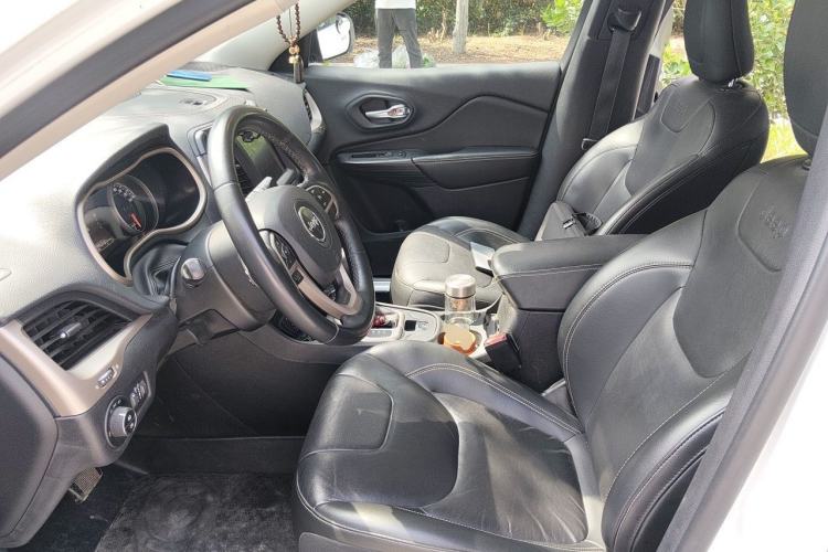 Used Jeep Cherokee 2017 2.0L Superior Edition Left Front Seat