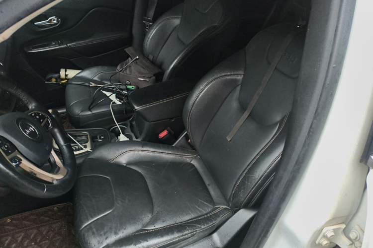 Used Jeep Cherokee 2017 2.0L Superior Edition Left Front Seat