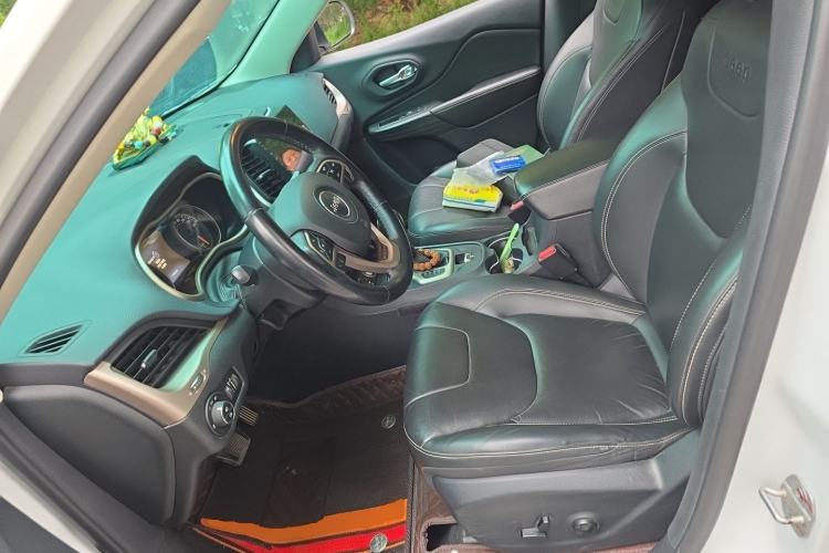 Used Jeep Cherokee 2017 2.0L Superior Edition Left Front Seat