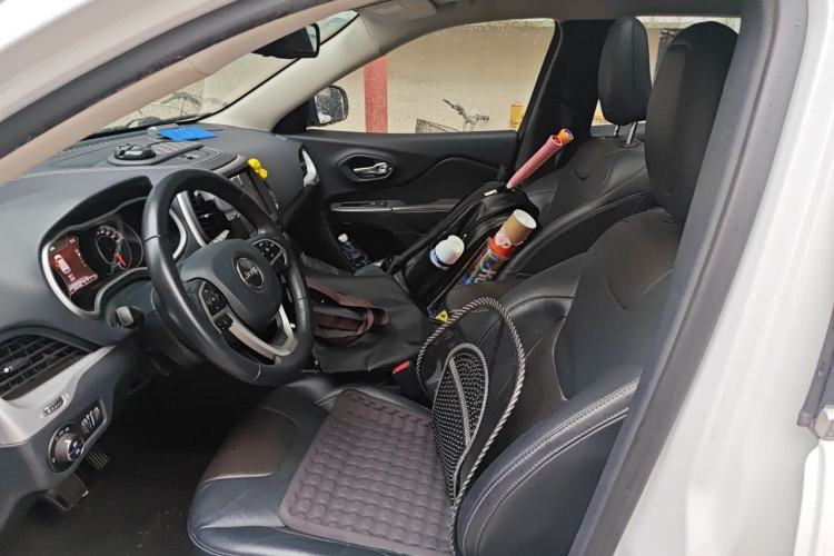 Used Jeep Cherokee 2017 2.0L Superior Edition Left Front Seat