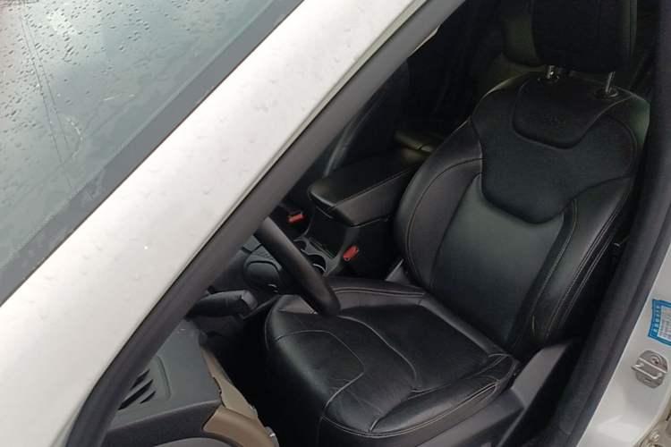 Used Jeep Cherokee 2017 2.4L Leading Smart Edition Left Front Seat