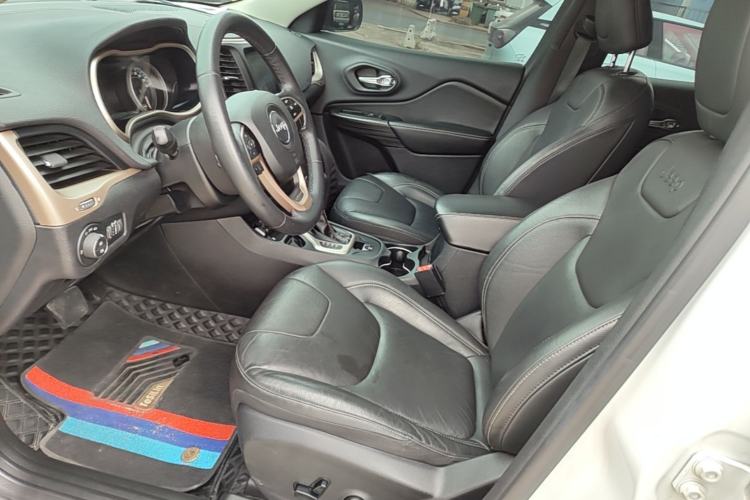 Used Jeep Cherokee 2017 2.0L Superior Edition Left Front Seat