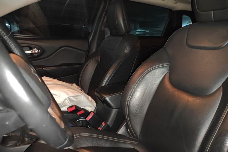 Used Jeep Cherokee 2017 2.4L Leading Edition Left Front Seat