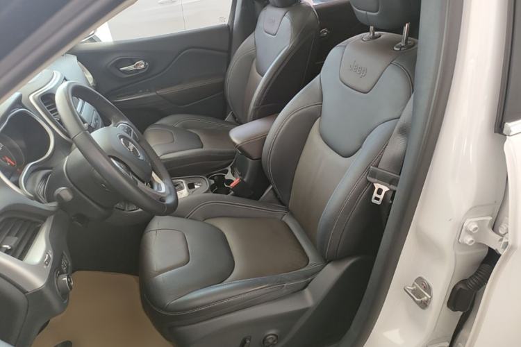Used Jeep Cherokee 2017 2.4L Leading Edition Left Front Seat