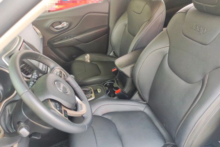 Used Jeep Cherokee 2017 2.0L Superior Edition Left Front Seat