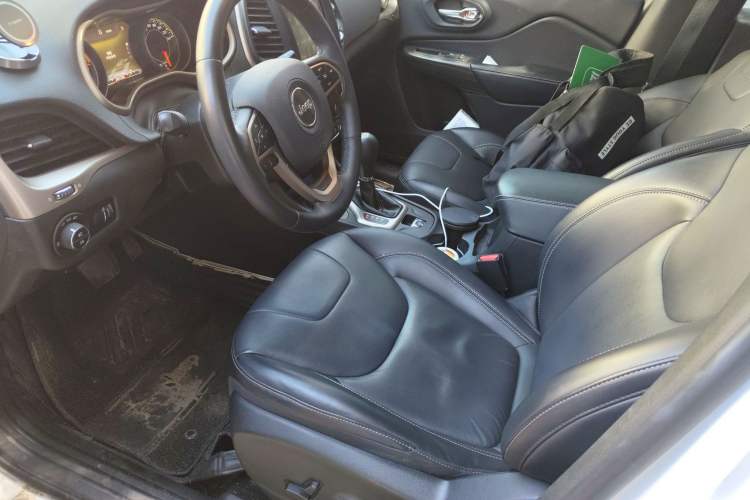 Used Jeep Cherokee 2017 2.4L Professional Smart Edition Left Front Seat