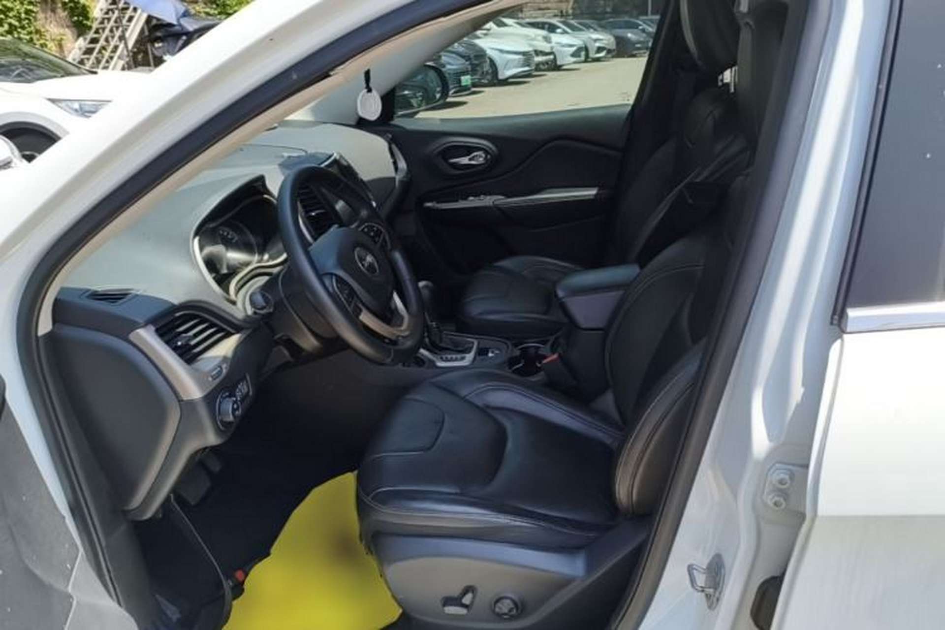 Used Jeep Cherokee 2017 2.4L Leading Edition Left Front Seat