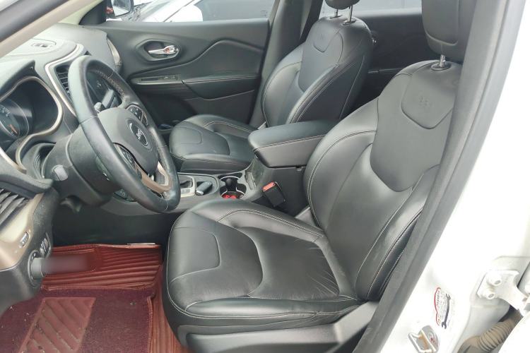 Used Jeep Cherokee 2017 2.0L Superior Edition Left Front Seat