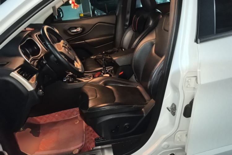 Used Jeep Cherokee 2017 2.4L Professional Smart Edition Left Front Seat