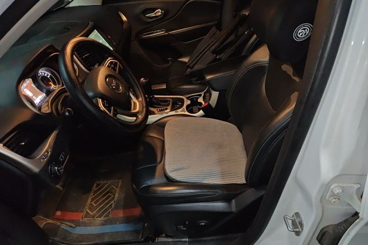 Used Jeep Cherokee 2017 2.0L Superior Edition Left Front Seat