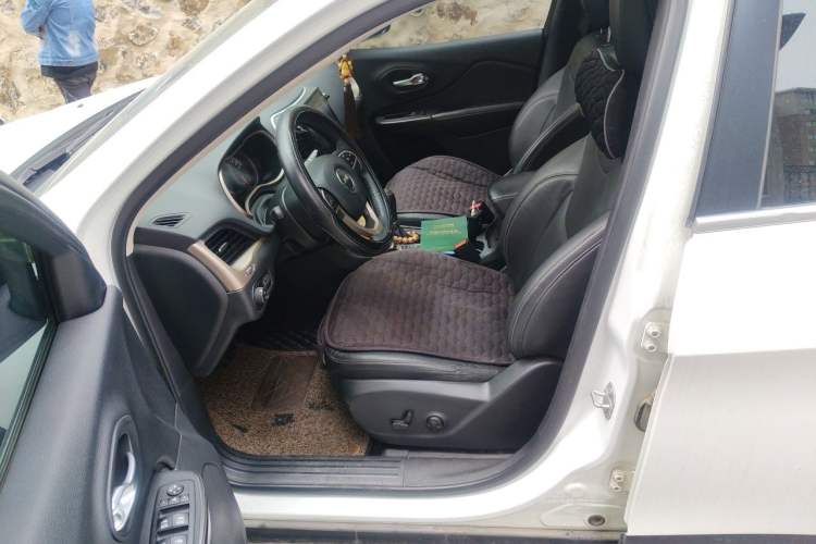 Used Jeep Cherokee 2017 2.4L Leading Edition Left Front Seat