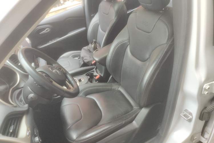 Used Jeep Cherokee 2017 2.4L Leading Edition Left Front Seat