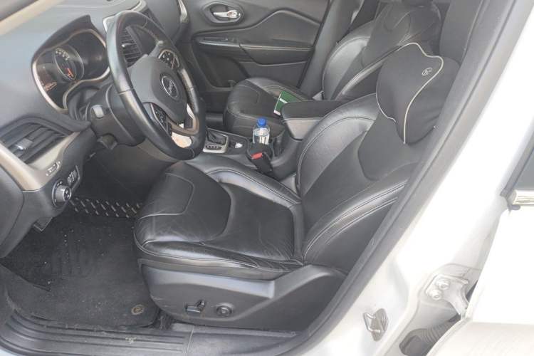 Used Jeep Cherokee 2017 2.4L Leading Smart Edition Left Front Seat