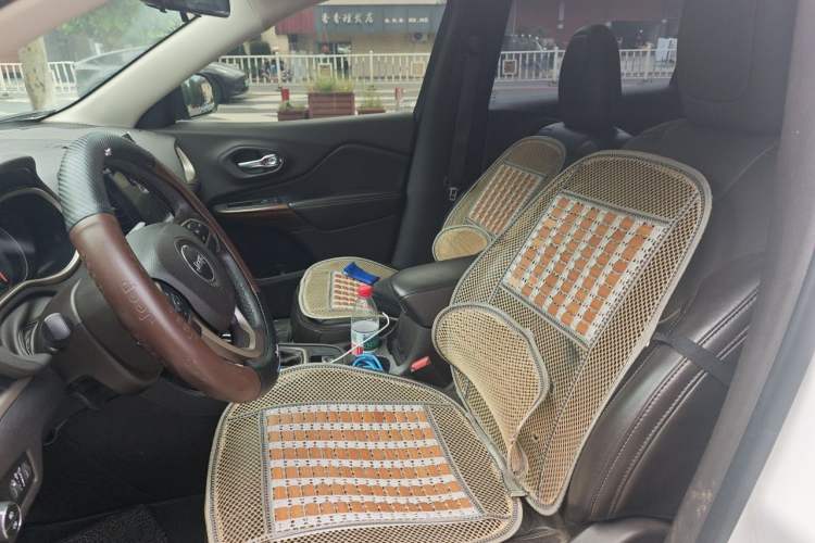 Used Jeep Cherokee 2017 2.0L Superior Edition Left Front Seat