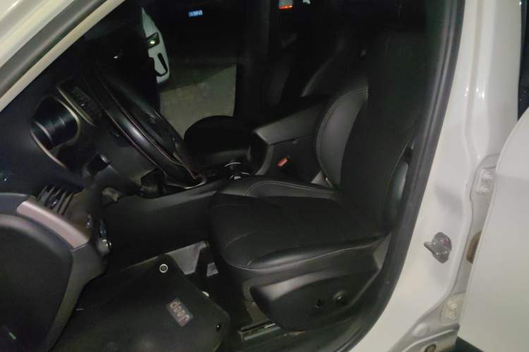 Used Jeep Cherokee 2017 2.0L Superior Edition Left Front Seat
