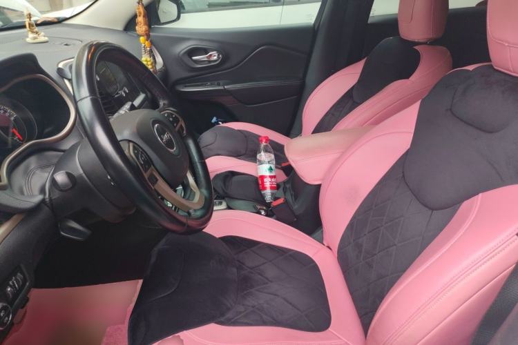 Used Jeep Cherokee 2017 2.0L Superior Edition Left Front Seat