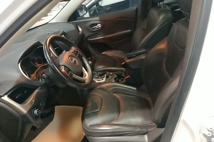 Used Jeep Cherokee 2017 2.4L Professional Smart Edition Left Front Seat