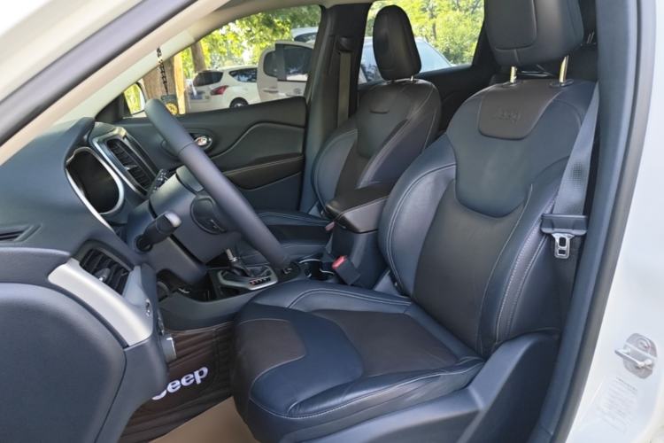 Used Jeep Cherokee 2017 2.4L Leading Edition Left Front Seat