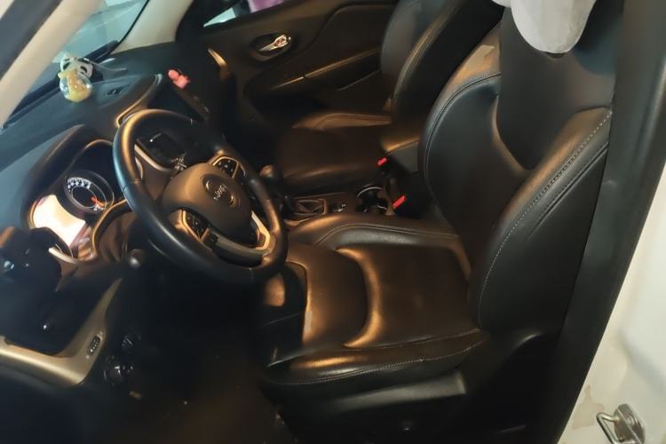 Used Jeep Cherokee 2017 2.4L Leading Smart Edition Left Front Seat