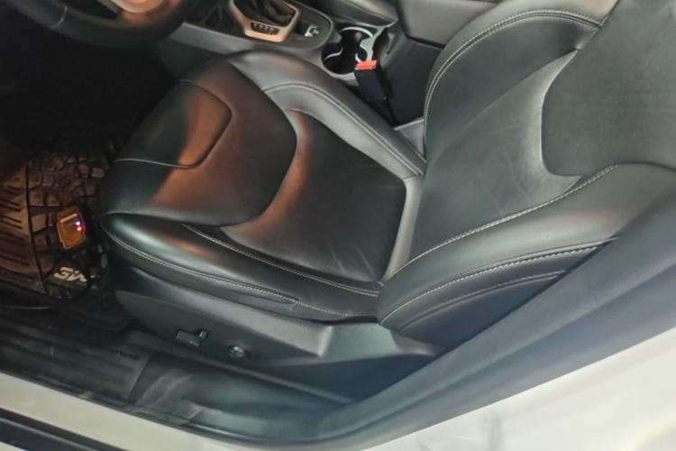 Used Jeep Cherokee 2017 2.0L Superior Edition Left Front Seat
