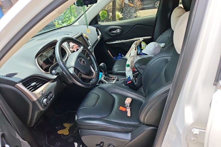 Used Jeep Cherokee 2017 2.0L Superior Edition Left Front Seat