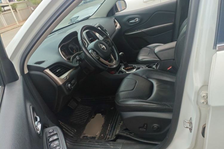 Used Jeep Cherokee 2017 2.0L Leading Edition Left Front Seat