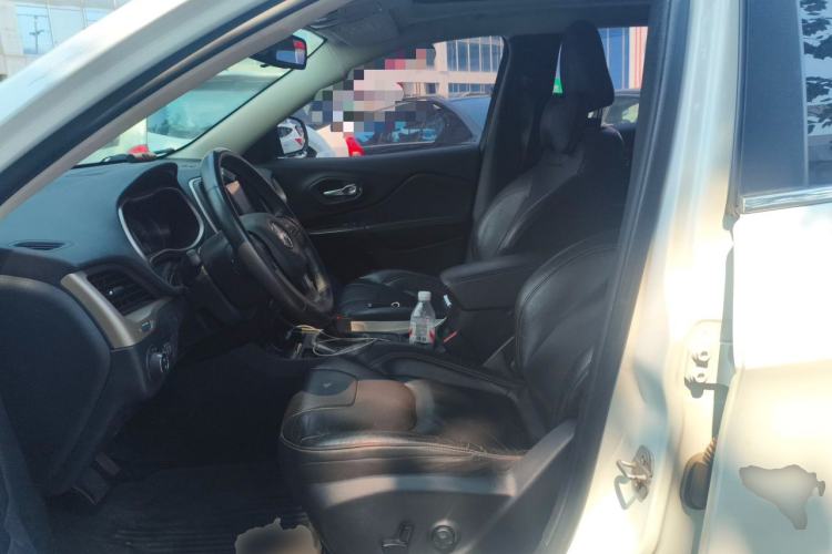Used Jeep Cherokee 2017 2.4L Leading Smart Edition Left Front Seat