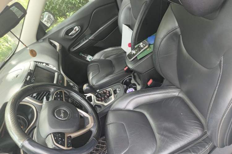 Used Jeep Cherokee 2017 2.0L Superior Edition Left Front Seat