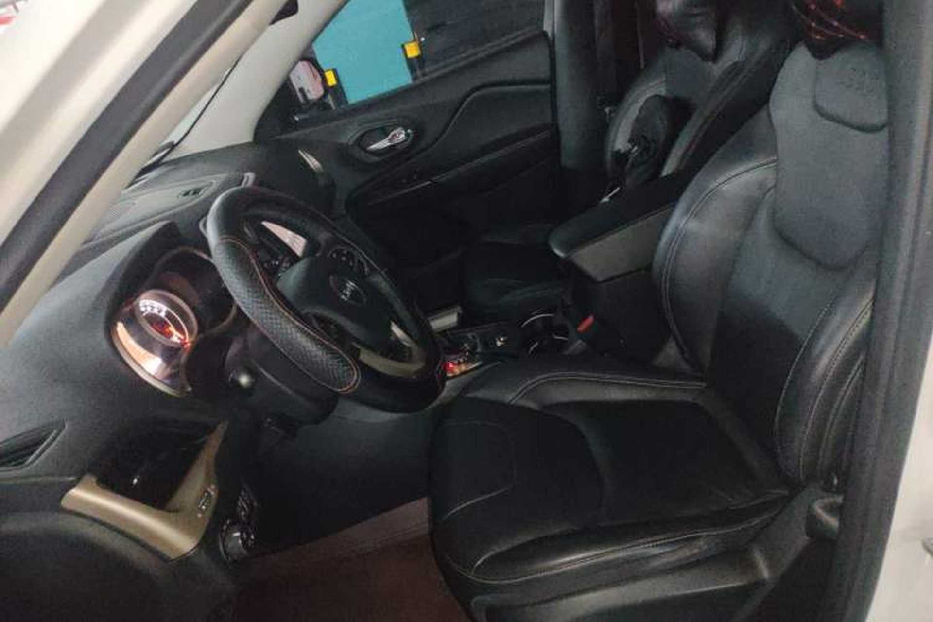 Used Jeep Cherokee 2017 2.0L Superior Edition Left Front Seat