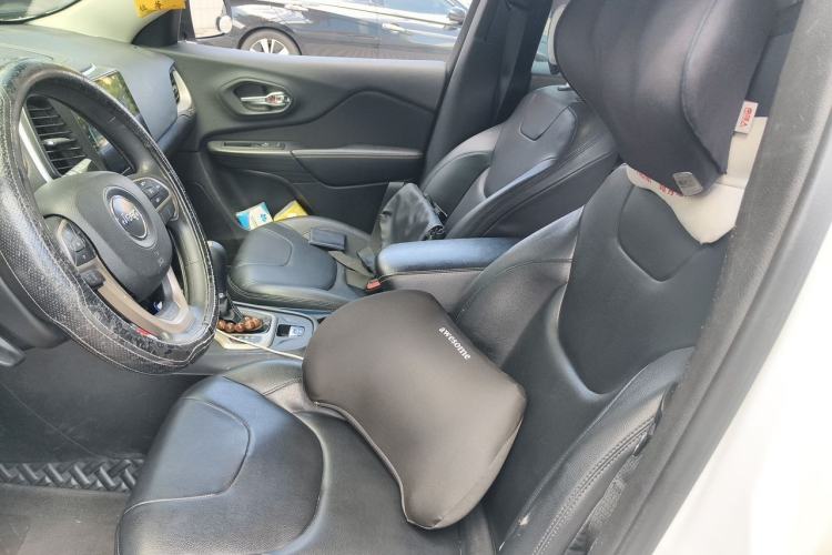 Used Jeep Cherokee 2017 2.0L Leading Edition Left Front Seat